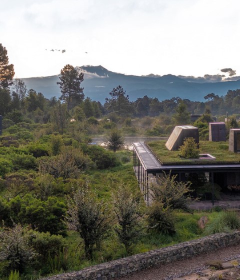 La Casa que Cosecha Lluvia por Robert. Fotografía por Jaime Navarro La Casa que Cosecha Lluvia por Robert. Fotografía por Jaime Navarro