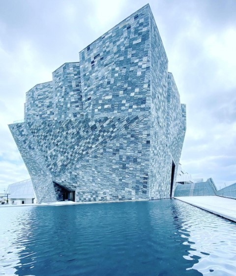 Kadokawa Culture Museum by Kengo Kuma. Photograph by Kadokawa Culture Museum Kadokawa Culture Museum by Kengo Kuma. Photograph by Kadokawa Culture Museum