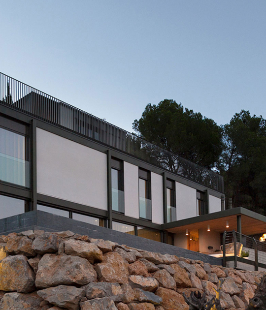 El bosque 161, a single-family housing project by Mano de Santo. Photograph by Diego Opazo El bosque 161, a single-family housing project by Mano de Santo. Photograph by Diego Opazo