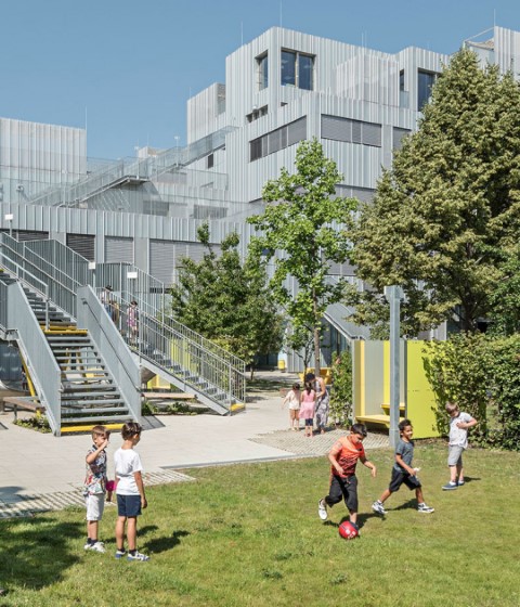 Escuela primaria y profesional Längenfeldgasse por PPAG architects. Fotografía por Hertha Hurnaus Escuela primaria y profesional Längenfeldgasse por PPAG architects. Fotografía por Hertha Hurnaus