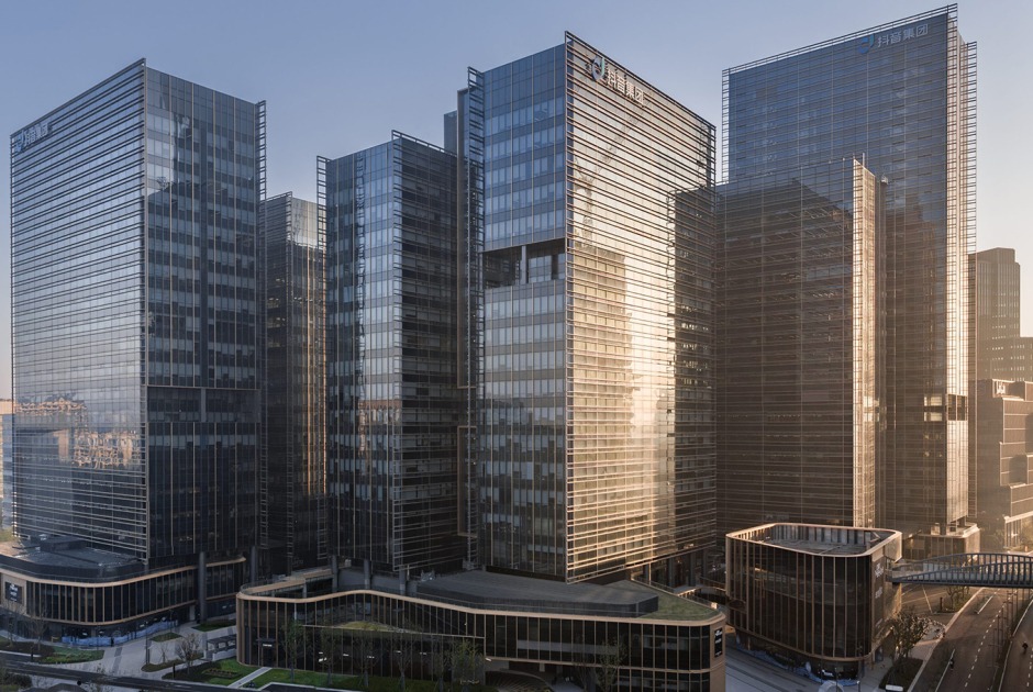 Multifunctional Office Complex in Shanghai by gmp Architekten. Photograph by CreatAR Multifunctional Office Complex in Shanghai by gmp Architekten. Photograph by CreatAR
