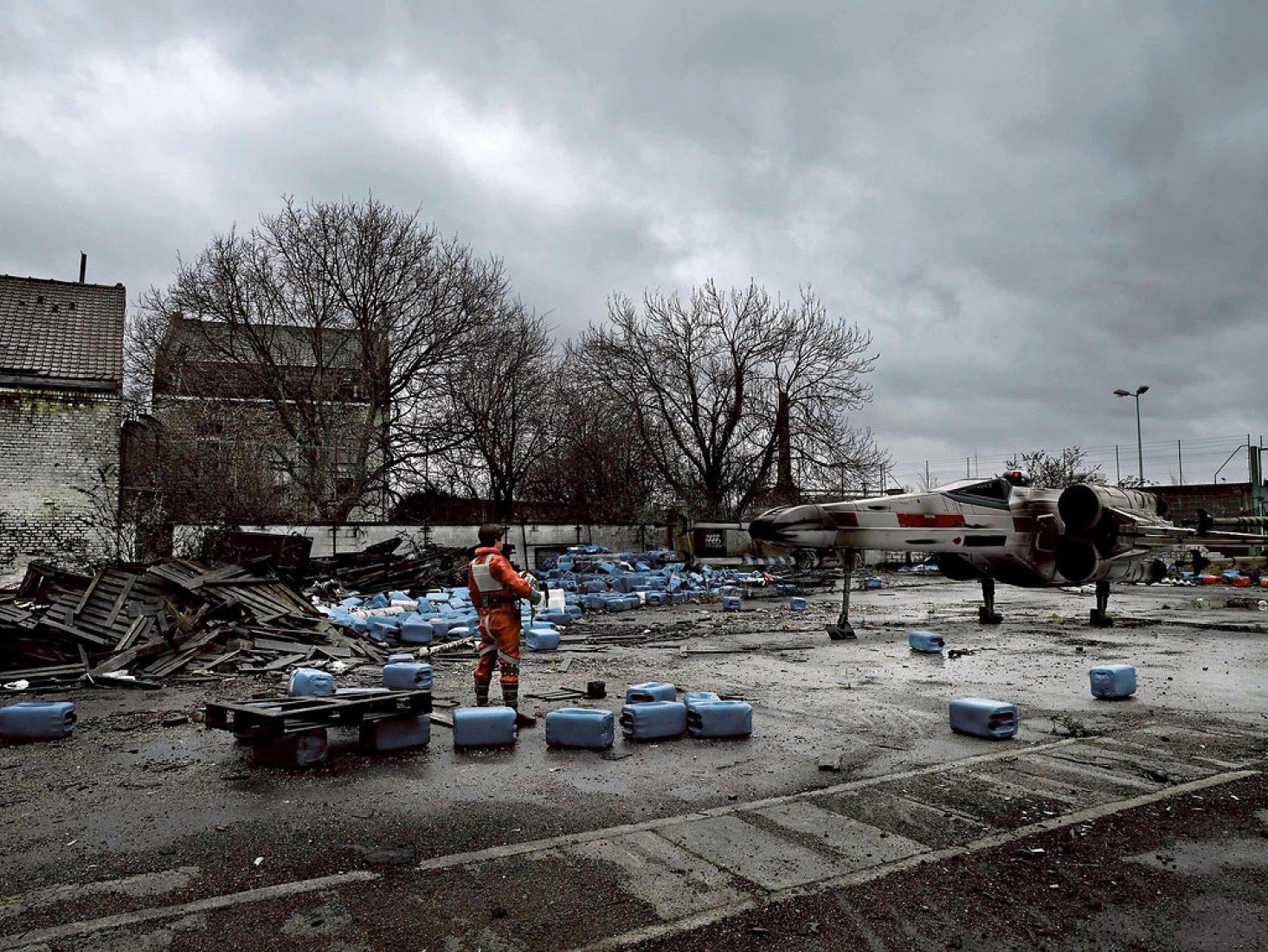 “Luke y X-Wing, Lille  y alrededores de Wastelands, 2007”. Fotografía © Cedric Delsaux/3D Droids: Pierrick Guenneugues.