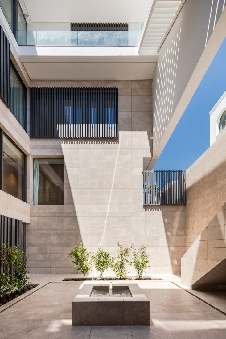 Vivienda Mishref por Studio Toggle. Fotografía por João Morgado. Vivienda Mishref por Studio Toggle. Fotografía por João Morgado.