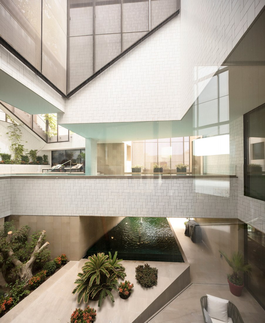 Three Gardens House por AGi Architects. Fotografía por © Fernando Guerra - FG+SG. Three Gardens House por AGi Architects. Fotografía por © Fernando Guerra - FG+SG.