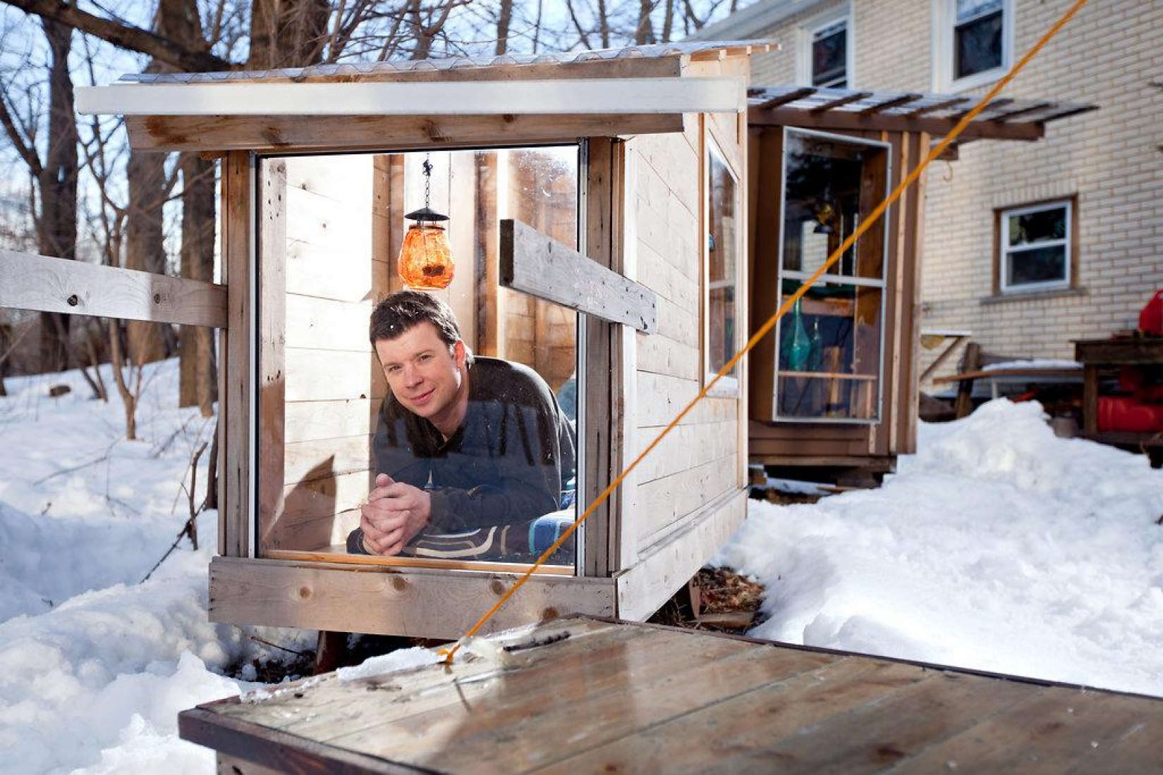 Tiny Yellow Houses Episode1, or a Tiny Homes for 140 euros. Photo by Erik Jacobs