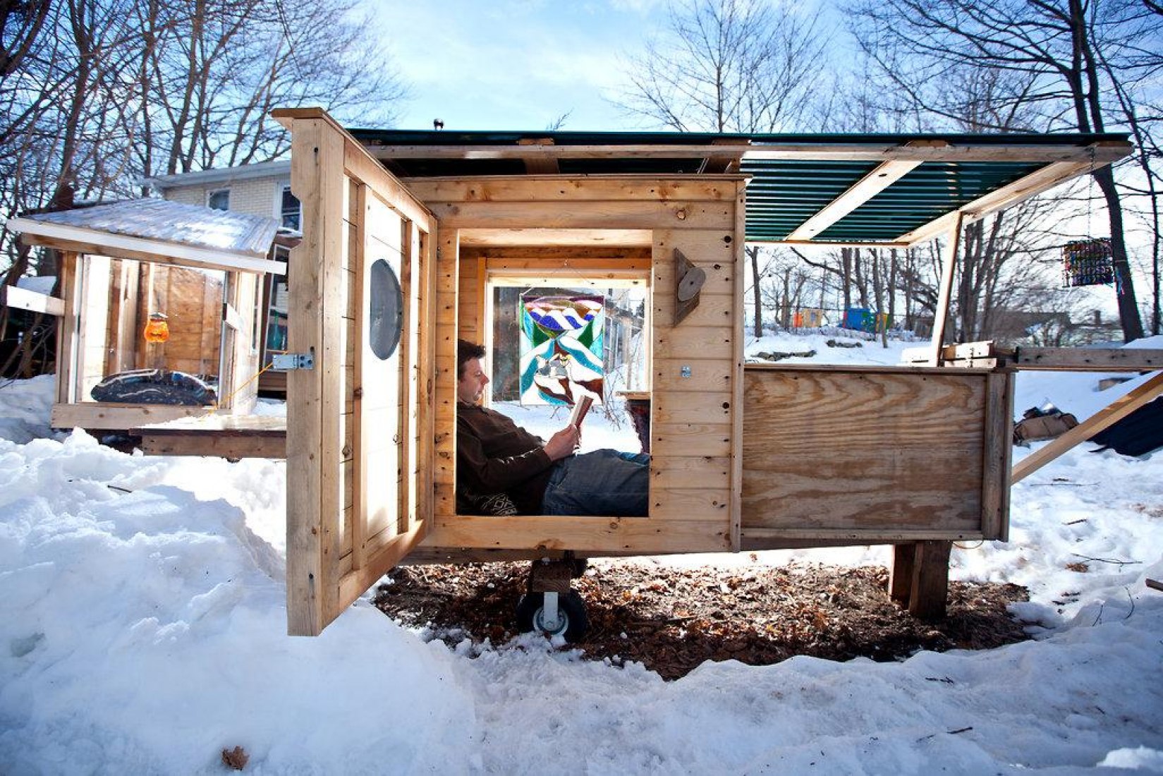 Tiny Yellow Houses Episode1, or a Tiny Homes for 140 euros. Photo by Erik Jacobs