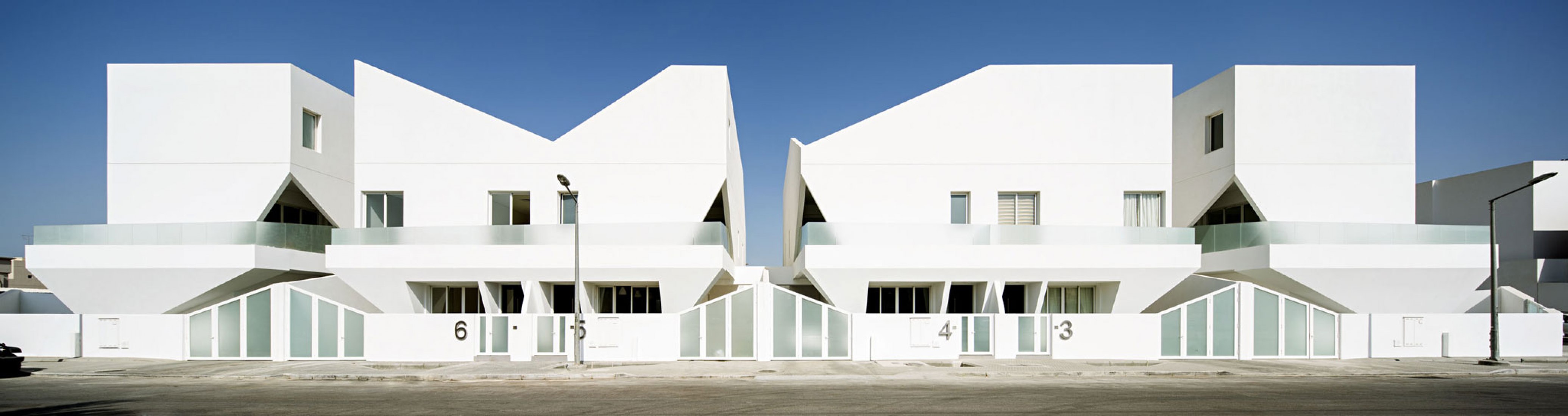 Residential Nasima por Studio Madouh. Fotografía por Nelson Garrido. Residential Nasima por Studio Madouh. Fotografía por Nelson Garrido.