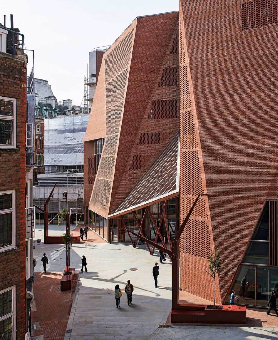 Exterior view. Saw Swee Hock Student Centre by O'Donnell + Tuomey. Photography © Dennis Gilbert