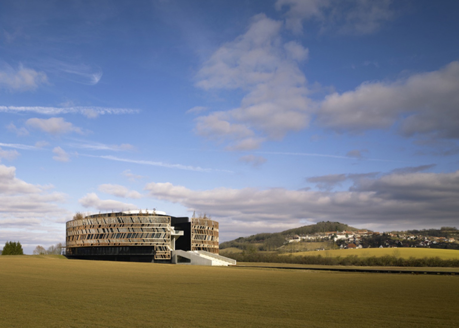 Alésia Museum and Archaeological Park by Bernard Tschumi. Photograph © Christian Richters.