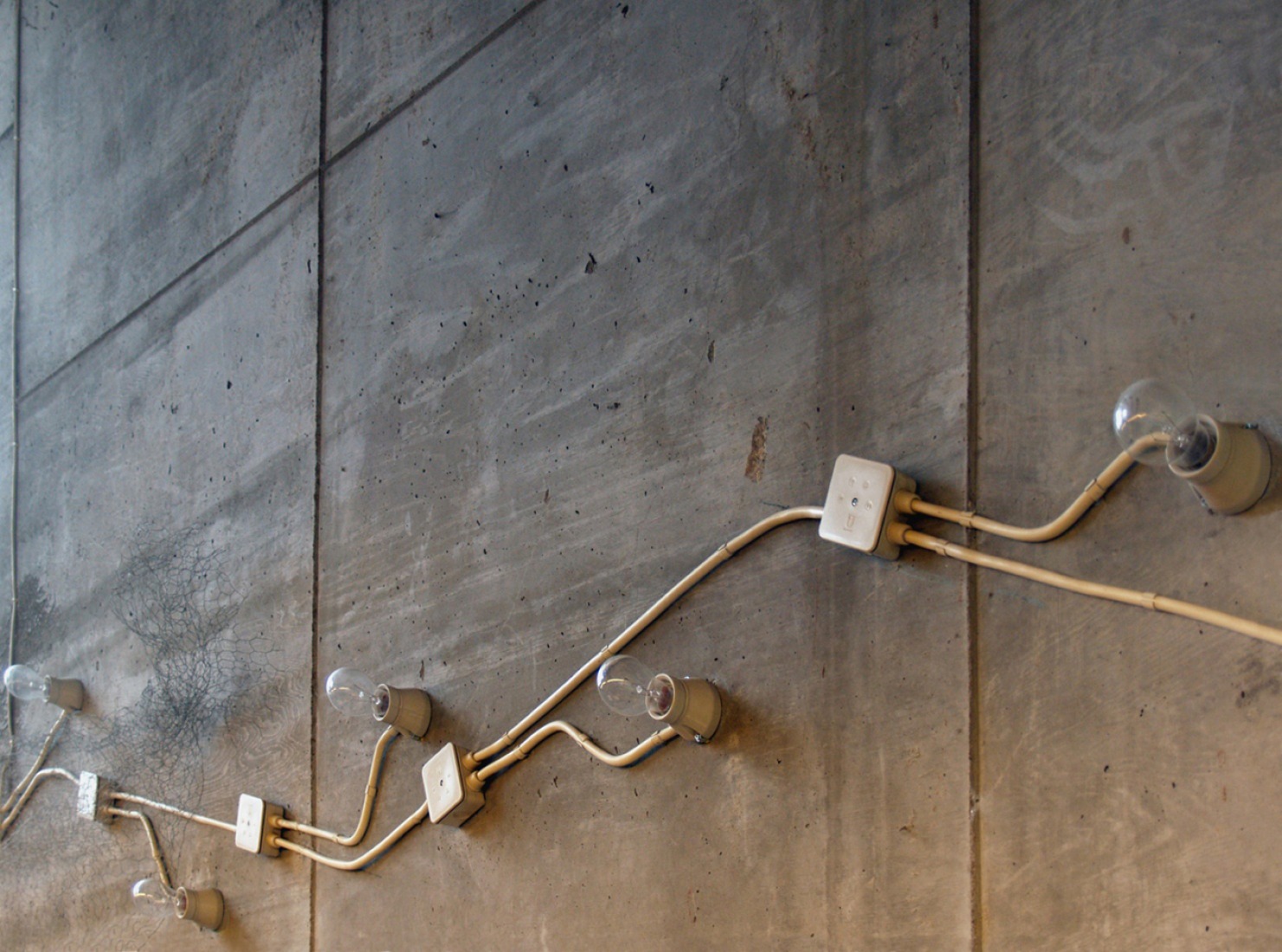 Carme Pinós is interested in the way the essentials can turn into a game, “as a legacy from Lewerentz , the playful essentials.” An exercise she applies in her own furniture collection 'Objects', which she admits to be a real challenge. Sigurd Lewerentz - Quisco Flores, Cementerio Malmo, 1969. Carme Pinós is interested in the way the essentials can turn into a game, “as a legacy from Lewerentz , the playful essentials.” An exercise she applies in her own furniture collection 'Objects', which she admits to be a real challenge. Sigurd Lewerentz - Quisco Flores, Cementerio Malmo, 1969.