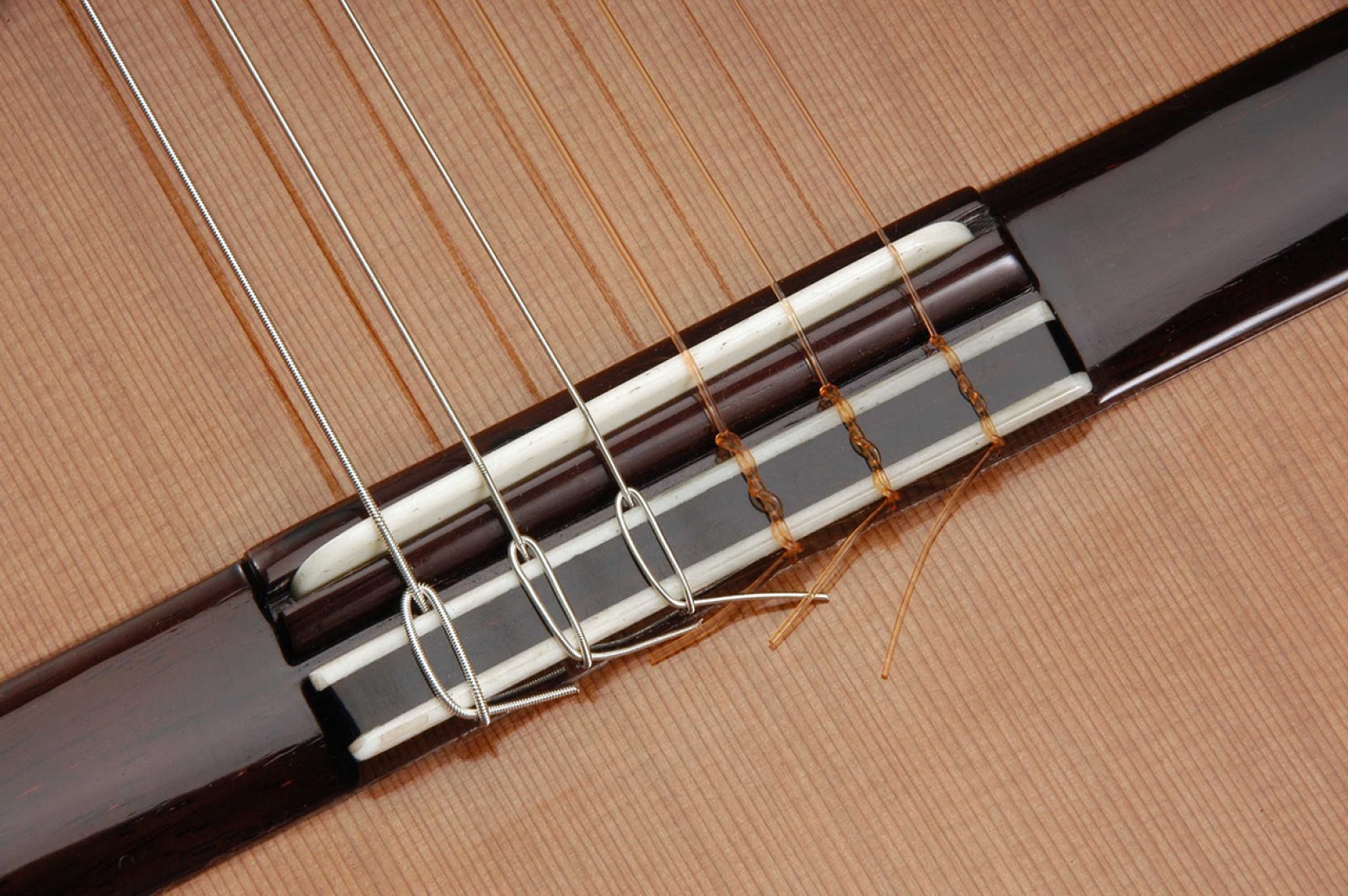 He also presented a detail image of the strings of a Spanish guitar to show how details mostly respond to function, “it must sound good no matter what”. He also presented a detail image of the strings of a Spanish guitar to show how details mostly respond to function, “it must sound good no matter what”.