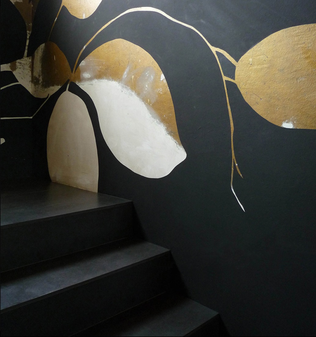 He mentioned the japanese culture and showed some images of gardens and houses, as well as one of his own projects, Dos Torres restaurant, in which a mural painting of flower petals exposed the texture on the walls. He mentioned the japanese culture and showed some images of gardens and houses, as well as one of his own projects, Dos Torres restaurant, in which a mural painting of flower petals exposed the texture on the walls.