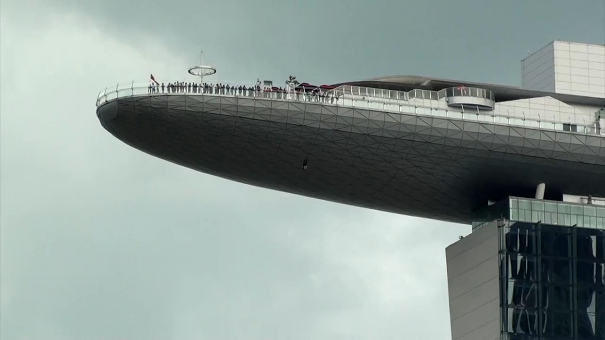 Marina Bay Sands by Moshe Safdie. Screenshot Marina Bay Sands by Moshe Safdie. Screenshot