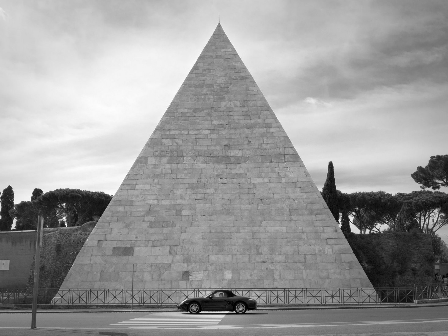 Pyramid Cestia in Rome. Image date: 2015. Photograph by © Ana Amado