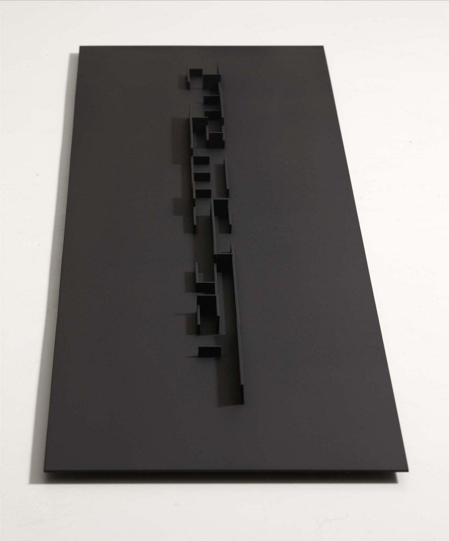 Elena Asins. Scale. Proyecto para una ciudad / Project for a city. 2005. Iron, forging. 4 x 160 x 40 cm. Image courtesy of Museo Nacional Centro de Arte Reina Sofía.