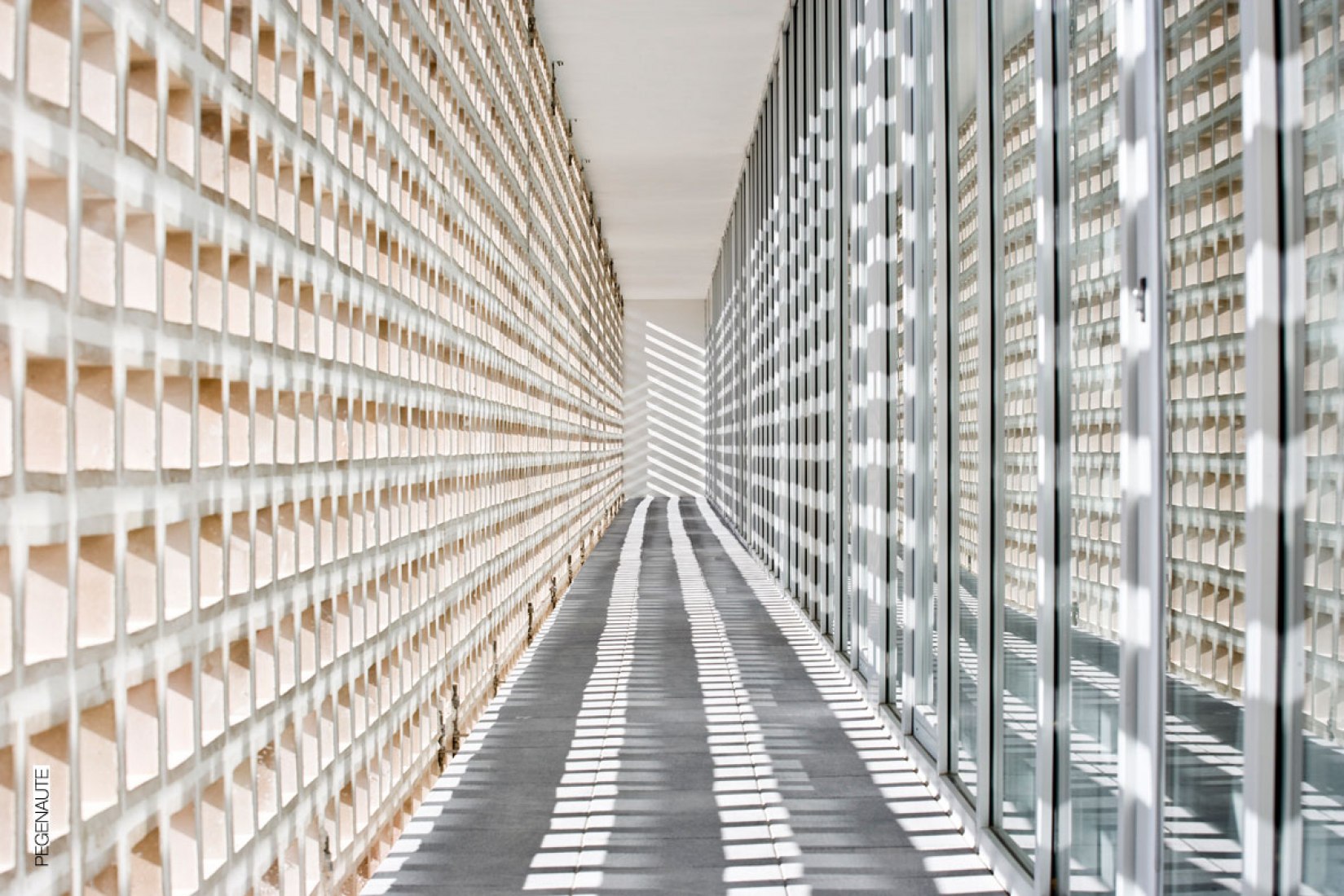 AWARD FOR BUILDING SHORTLIST. Centro de asistencia primaria Progrés Raval. Badalona (Barcelona) Architects: BAAS, Jordi Badia.