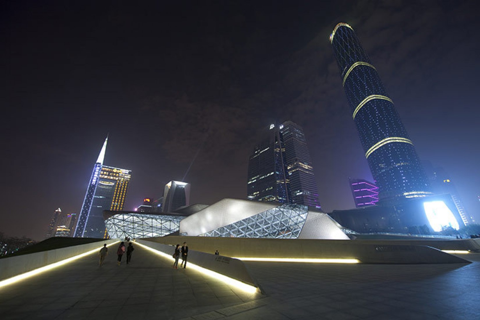 Opera House, Guangzhou, China por Zaha Hadid. Fotografía © Iwan Baan.