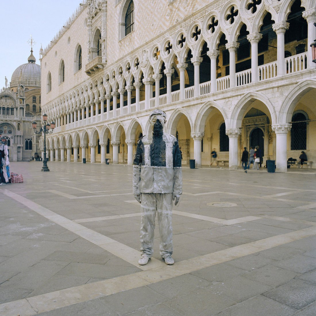 Piazza San Marco, 2010, © Liu Bolin