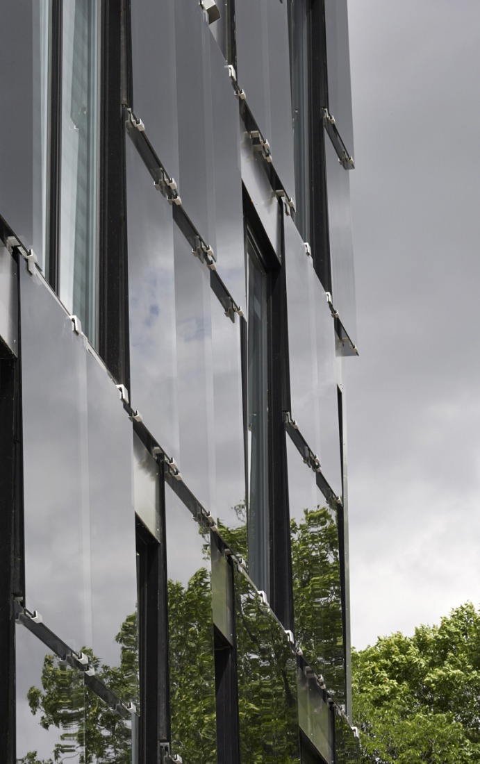 Vista exterior. Detalle de la fachada. Bloque de apartamentos 548 Stradbrook por 5468796 Architecture. Fotografía ©James Brittain Photography.