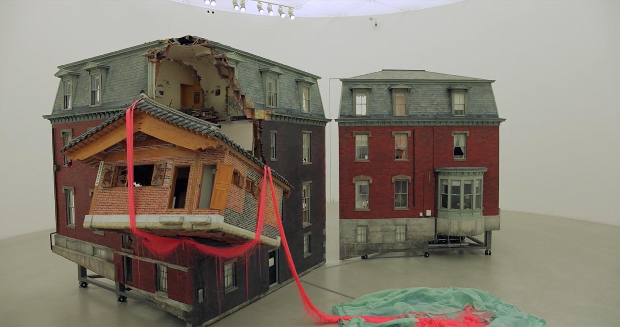 Imagen de la exposición "Perfect House" de Do Ho Suh en el Museo de Arte Contemporáneo Siglo XXI en Kanazawa. Corte de vídeo