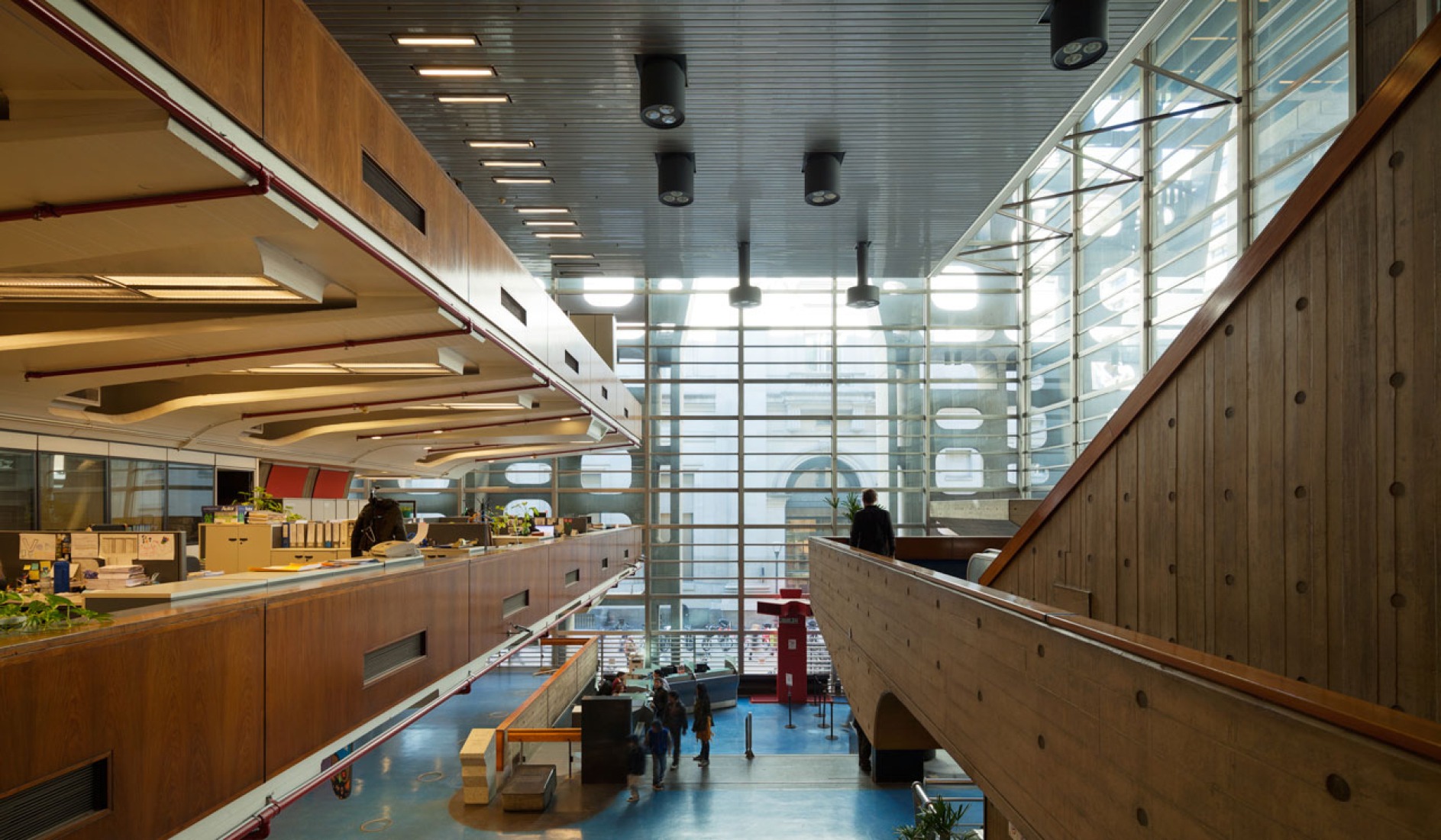 Interior view. Bank of London by Clorindo Testa and SEPRA. Photography ©Federico Cairoli.