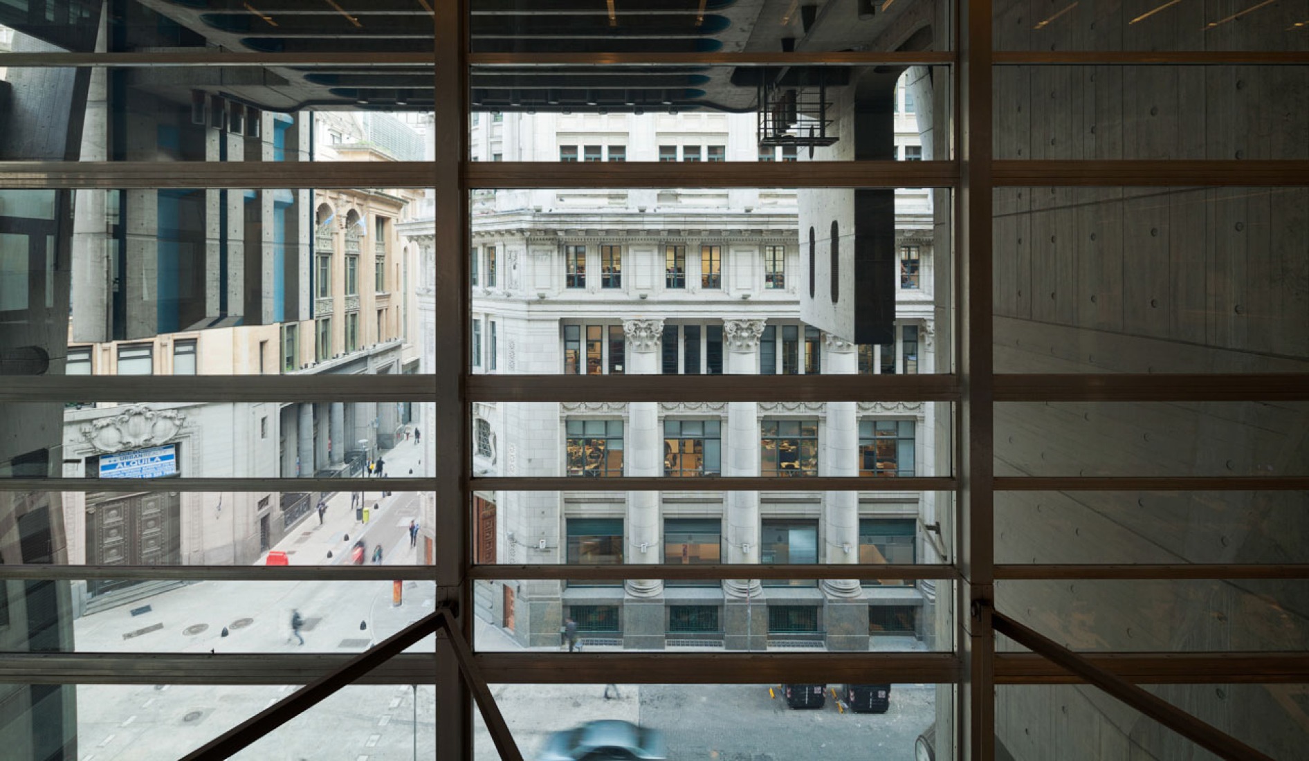 Interior view. Bank of London by Clorindo Testa and SEPRA. Photography ©Federico Cairoli.