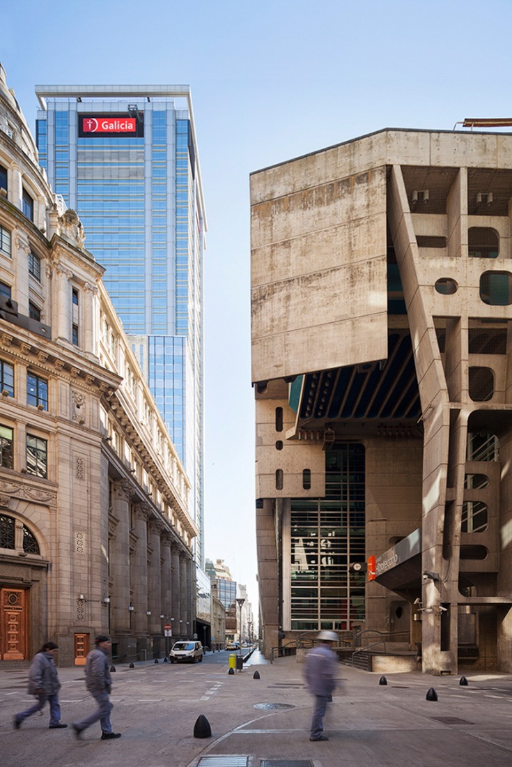 Exterior view. Bank of London by Clorindo Testa and SEPRA. Photography ©Federico Cairoli.