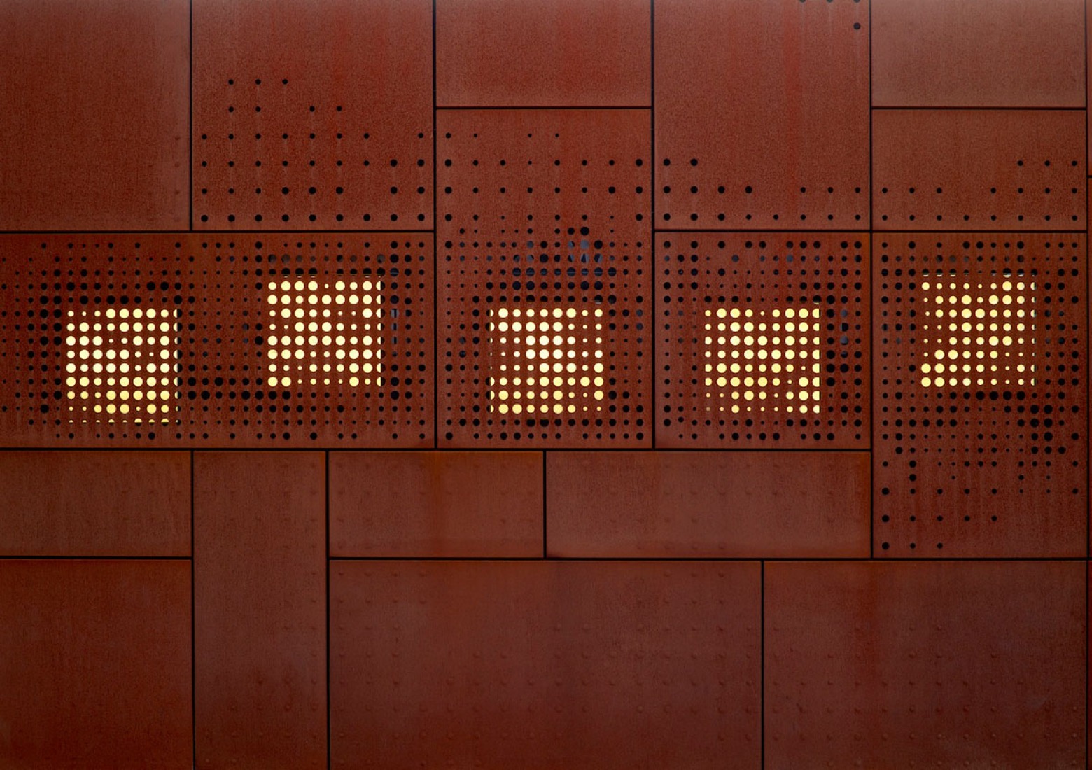 Exterior night view. City library in Bruges by Studio Farris. Photography by Lumecore/Toon Grobet. 