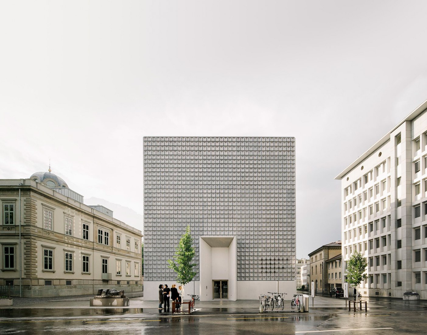 Exterior view. Bündner Kunstmuseum by Barozzi&Veiga. Photography © Simon Menges. Bündner Kunstmuseum por Barozzi&Veiga. Fotografía © Simon Menges.