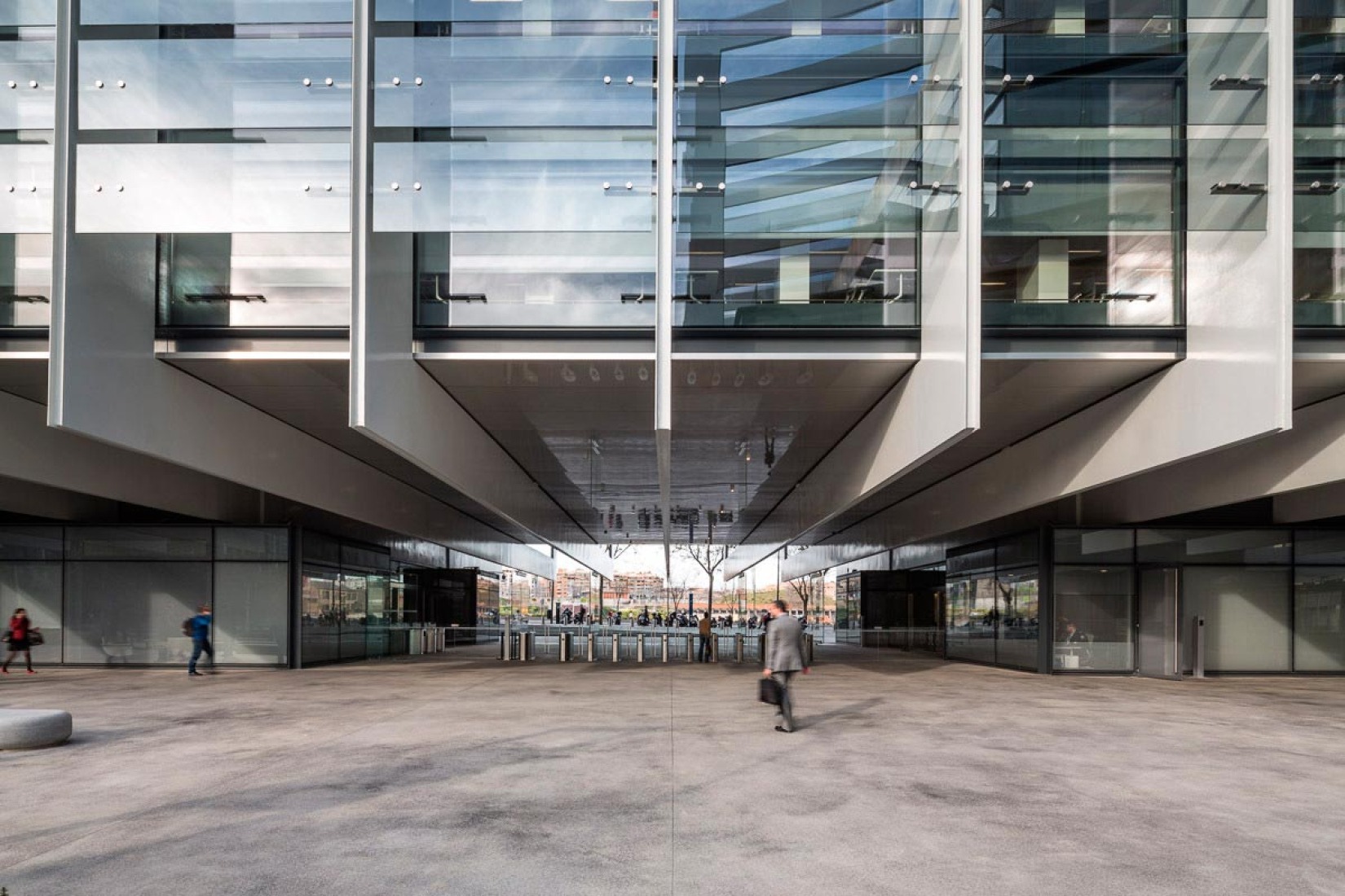 Campus Repsol de Madrid, por Rafael de La-Hoz Arquitectos. Fotografía © Filippo Poli. 