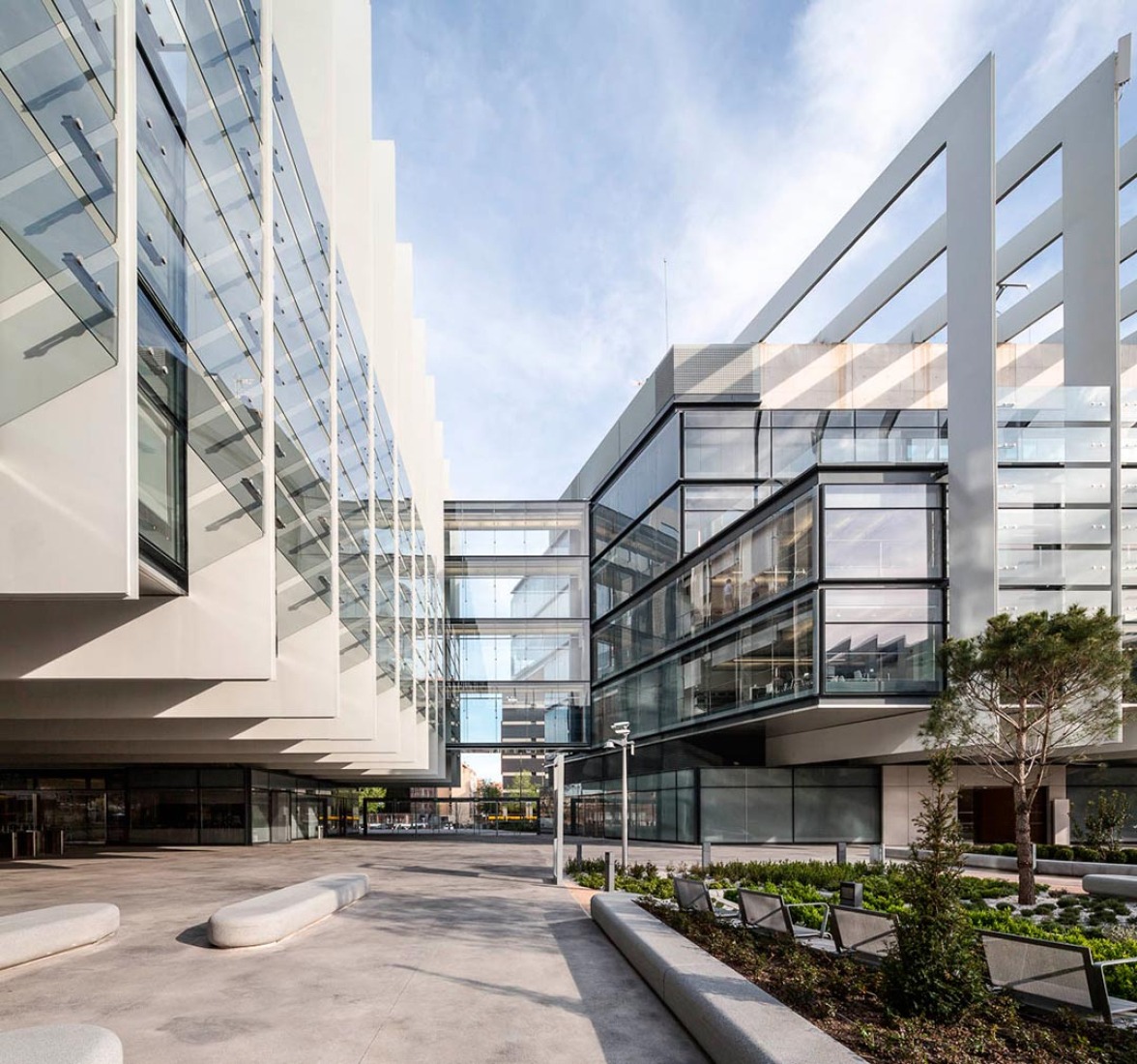 Campus Repsol de Madrid, por Rafael de La-Hoz Arquitectos. Fotografía © Filippo Poli. 