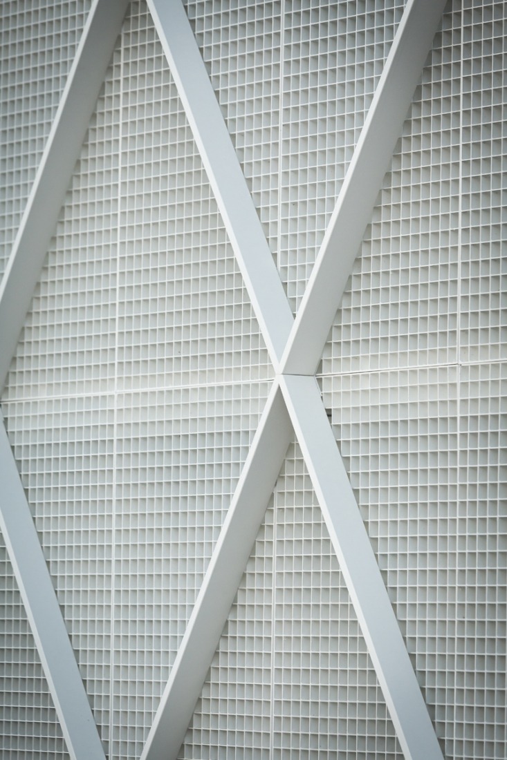 Detail of the facade. Office LL by Caan Architecten. Photograph © Thomas De Bruyne – Cafeine. 