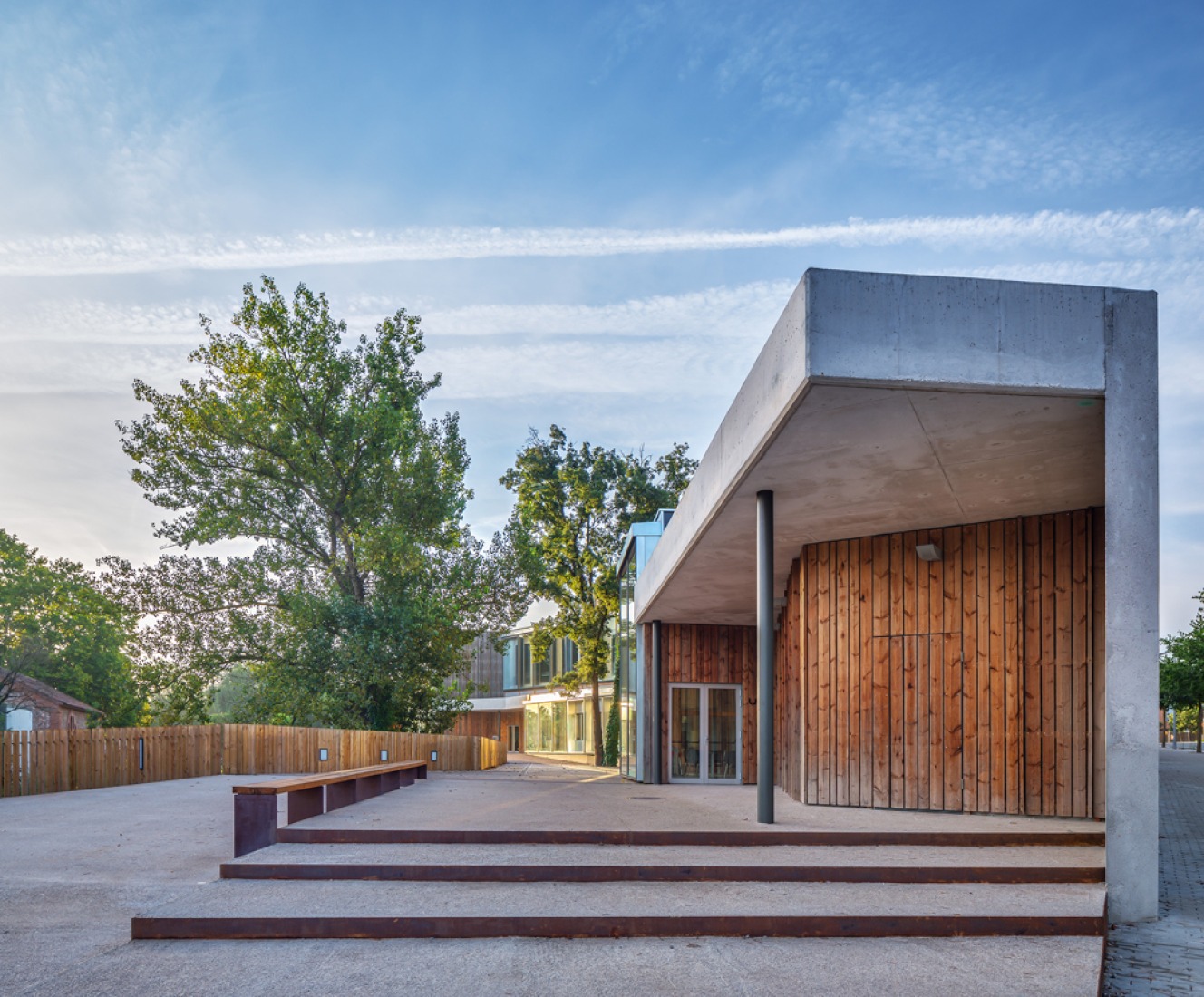 Outside view. Community centre 'El Roure' and library 'La Ginesta' by Calderon-Folch-Sarsanedas Arquitectes. Photograph © Pol Viladoms.