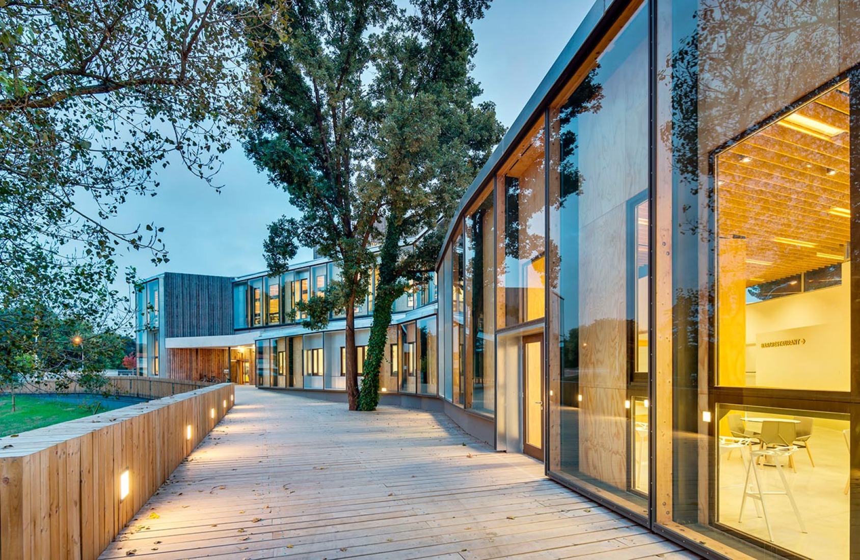 Outside view. Community centre 'El Roure' and library 'La Ginesta' by Calderon-Folch-Sarsanedas Arquitectes. Photograph © Pol Viladoms. 