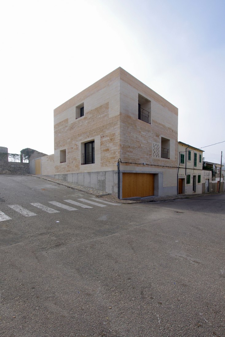 Exterior view. Jordi and Africa´s home by TEd'A architects. Photography © TEd´A arquitectes.