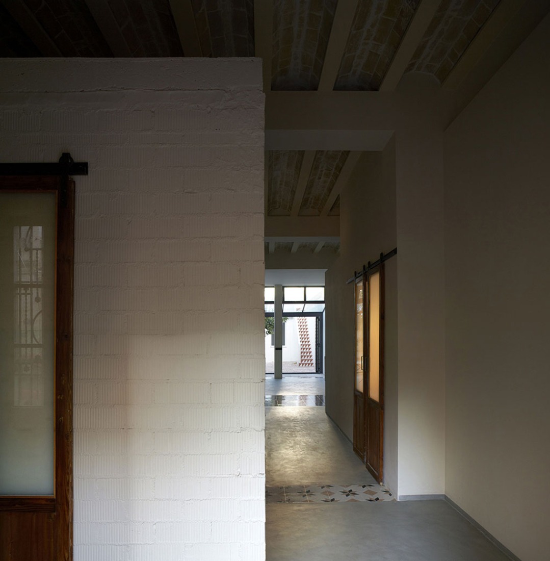 Vista interior. Reforma de vivienda en el Cabanyal por David Estal Herrero. Fotografía © Mariela Apollonio.