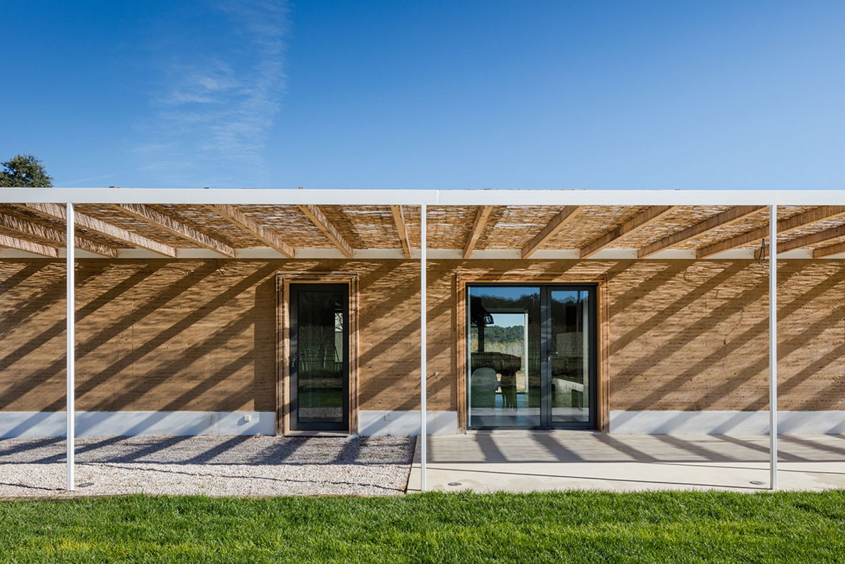 Exterior view common areas. Vineyard house by Blaanc. Photography © João Morgado.