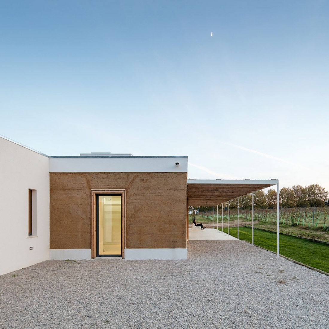 Exterior view common areas. Vineyard house by Blaanc. Photography © João Morgado.