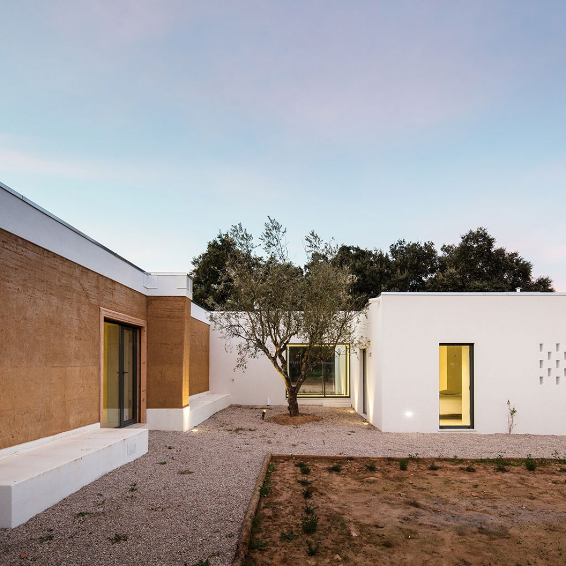 Exterior view common areas. Vineyard house by Blaanc. Photography © João Morgado.