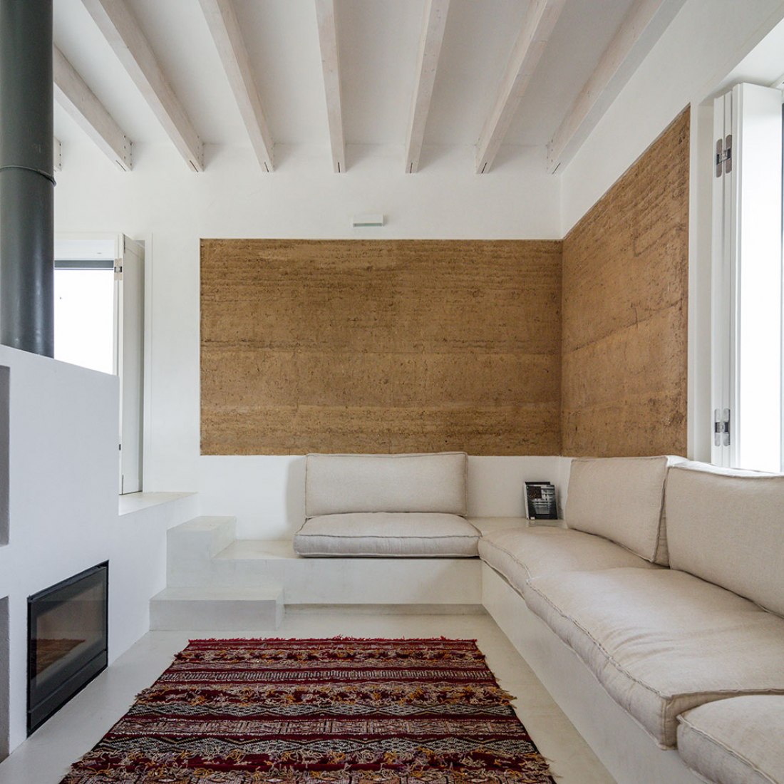 Interior view living room. Vineyard house by Blaanc. Photography © João Morgado.