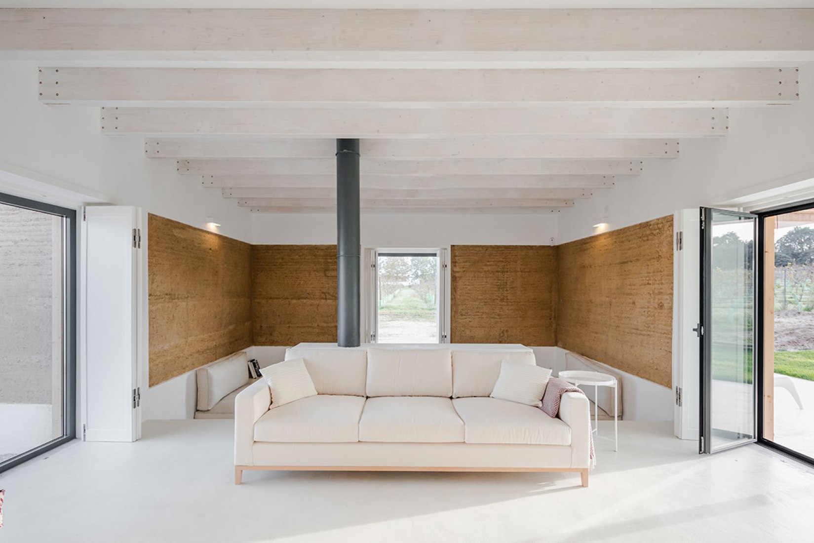 Interior view living room. Vineyard house by Blaanc. Photography © João Morgado.