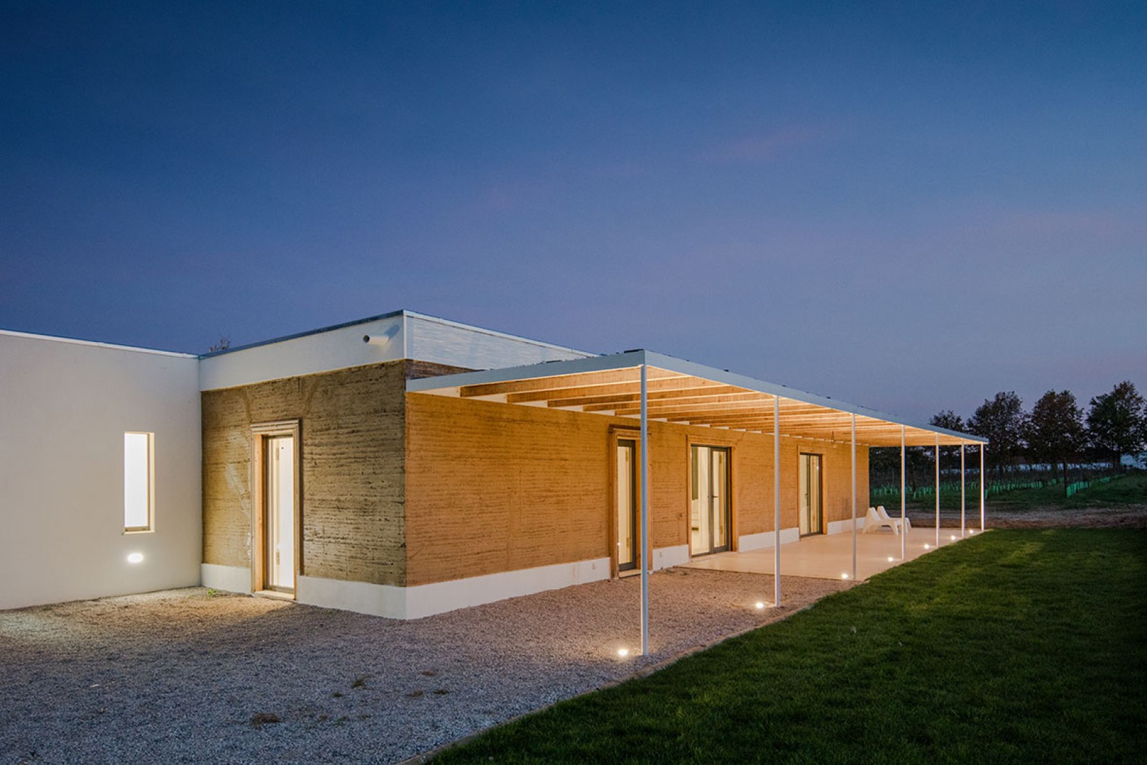 Exterior view. Vineyard house by Blaanc. Photography © João Morgado.