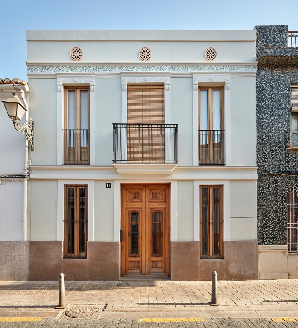 Vista exterior. Casa Flora por Gradolí & Sanz. Fotografía © Mariela Apollonio.