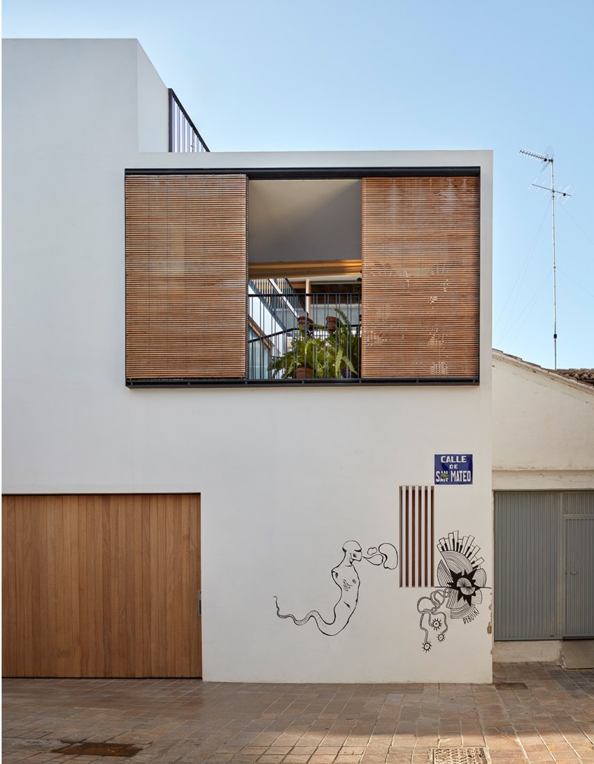 Vista exterior. Casa Flora por Gradolí & Sanz. Fotografía © Mariela Apollonio.