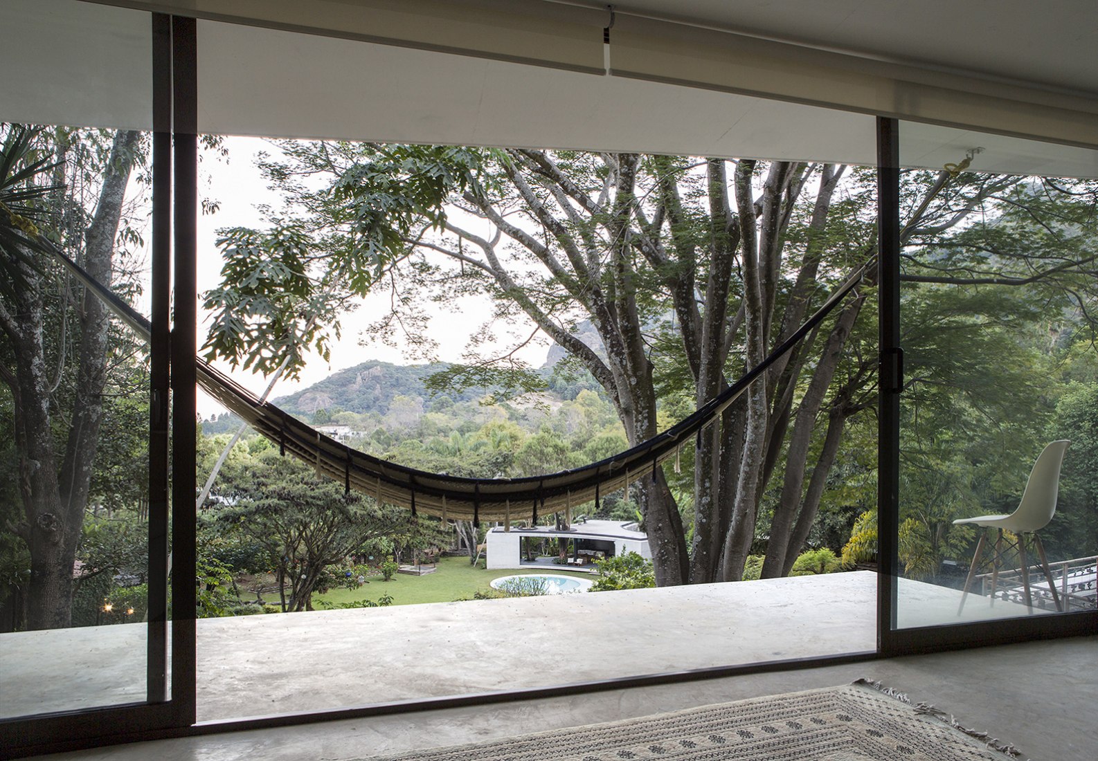 Inside view. Tepoztlán Lounge by Cadaval & Solà-Morales. Photography © Diego Berruecos.