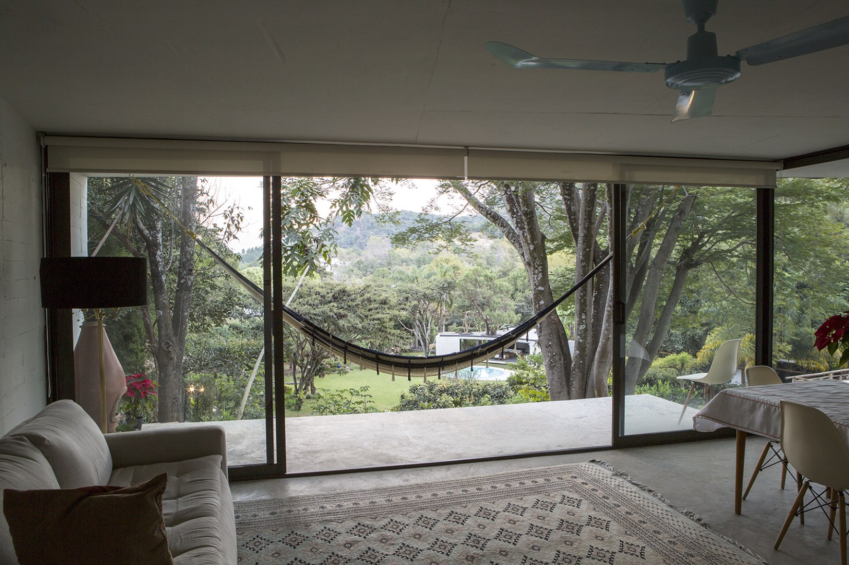 Inside view. Tepoztlán Lounge by Cadaval & Solà-Morales. Photography © Diego Berruecos.