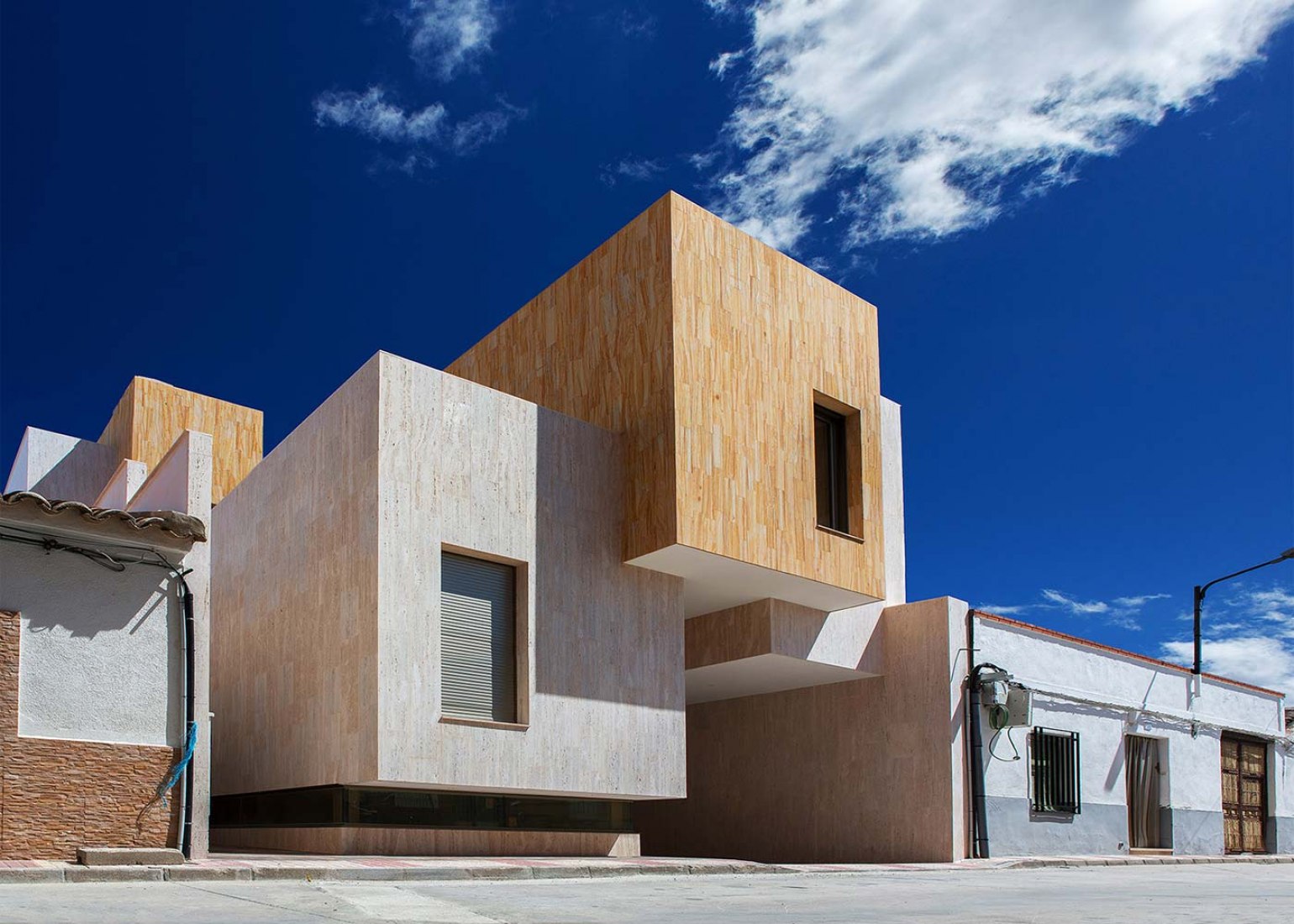 Vista exterior. Casa R+ por OOIIO. Fotografía © Eugenio H. Vegue y Francisco Sepúlveda.