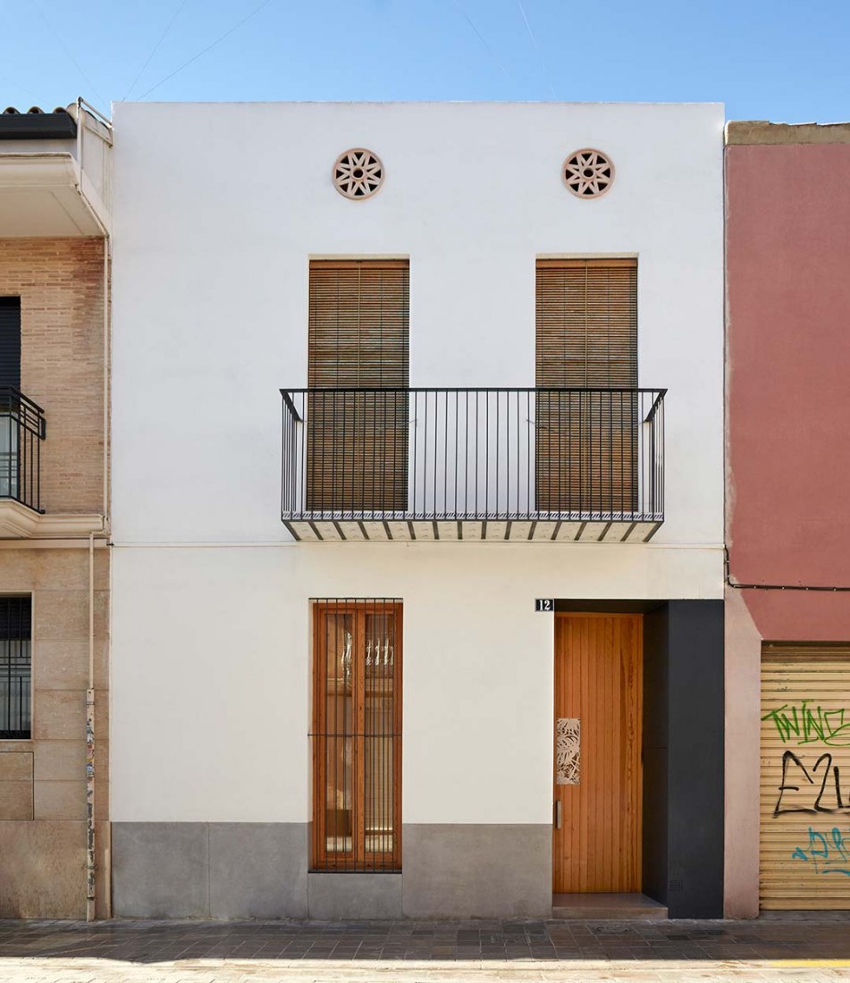 Exterior view facade. Ricart house by Gradolí&Sanz. Photography © Mariela Apollonio.