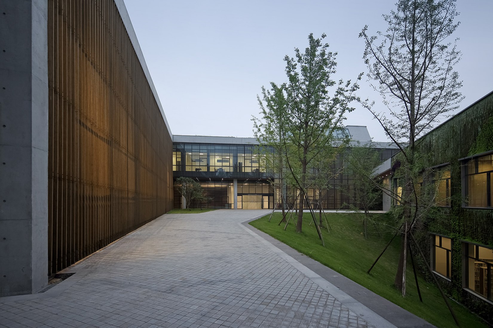 Vista exterior. Centro comunitario Taoyuanju por Vector Arquitectura. Fotografía © Su Shengliang/Xiaokai Ma.