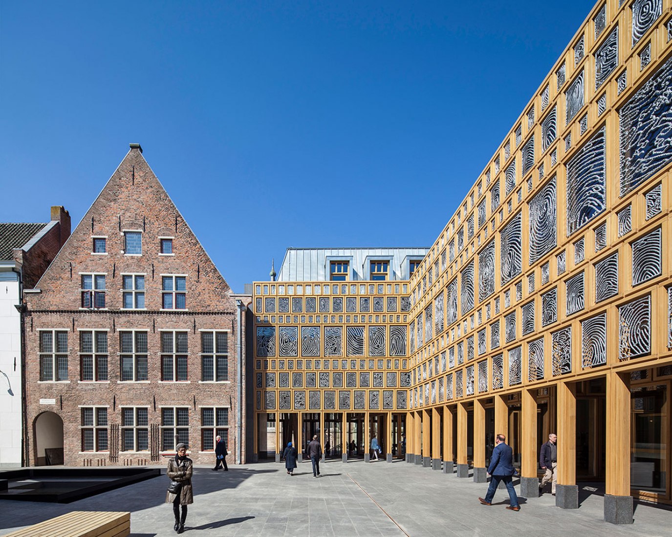 Vista exterior patio. Ayuntamiento de Deventer por Neutelings Riedijk Architecten. Fotografía © Scagliola Brakkee / © Neutelings Riedijk Arquitectos.